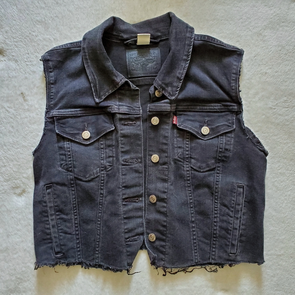 Large Black Levi's cutoff vest